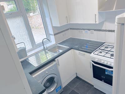 Self contained Modern Studio flat own Garden📍RG1  Main Photo
