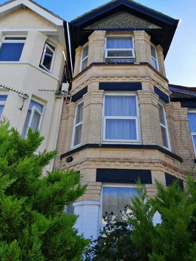 Master bedroom to let in Folkestone  Main Photo