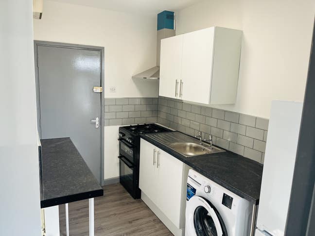 Fully Furnished and Modern Studio available B28  Main Photo