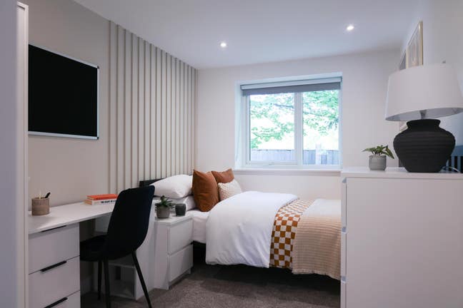 Brand New All Ensuite 6 Bed House Main Photo