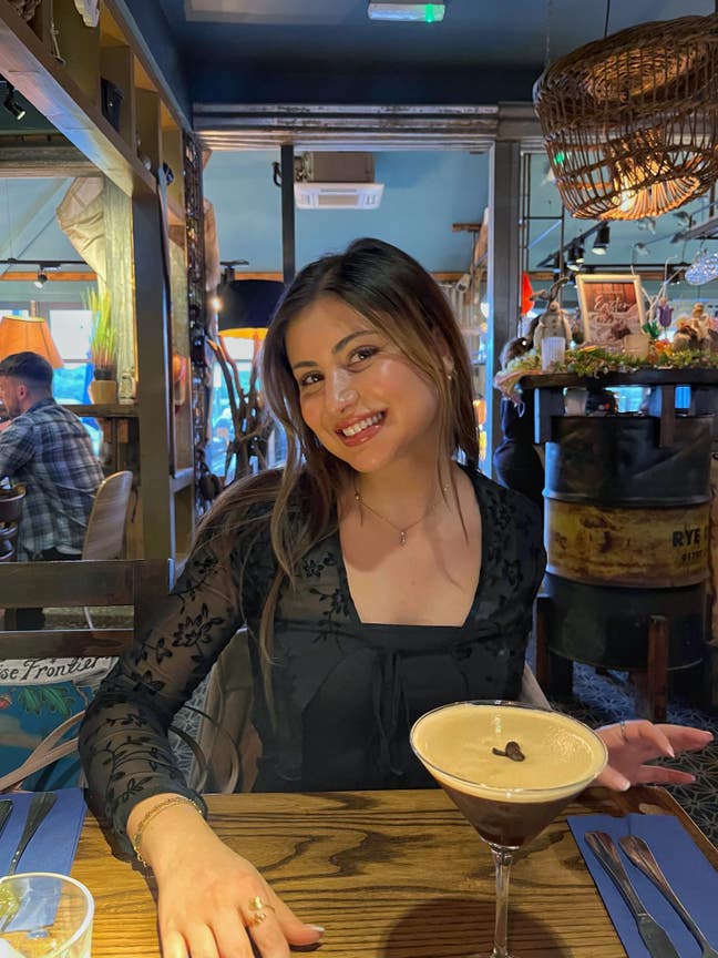 Buddy up / looking for a nice room + bathroom  Main Photo