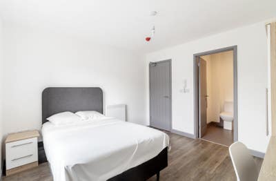 *1-Bed Flatshare: Near Manor Hospital & Train Stat Main Photo