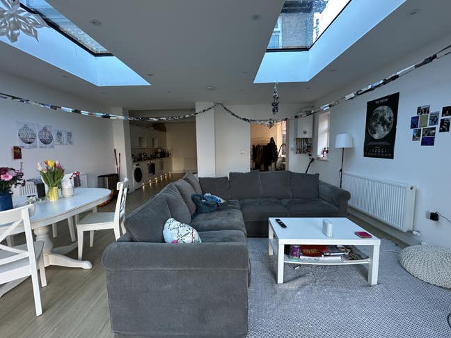 HUGE modern open plan house share bills inc Main Photo