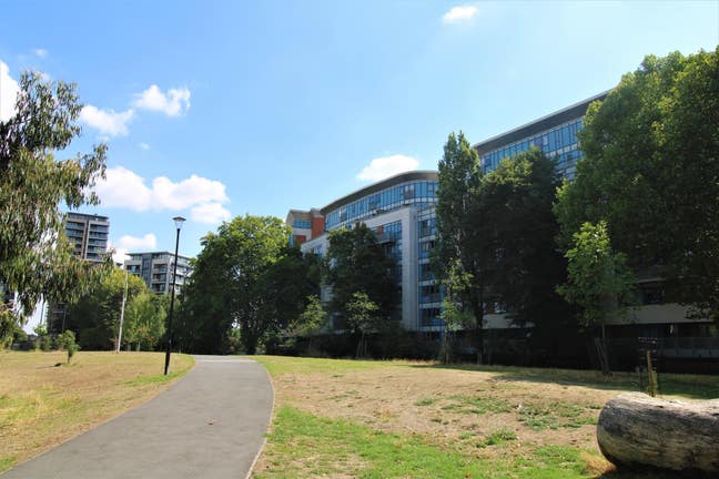 Luxury 2 bed/2 bath with Balcony, Bethnal Green E2 Main Photo