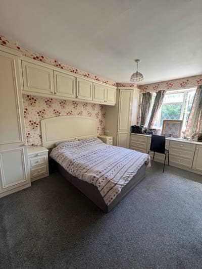 Spacious Double Room with Private WC in Uxbridge Main Photo