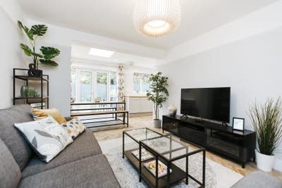 Love Life in This Gorgeous Snug Home 💛🏡 Main Photo