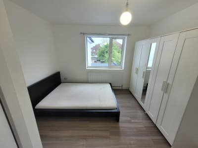 Clean modern large room to rent Main Photo