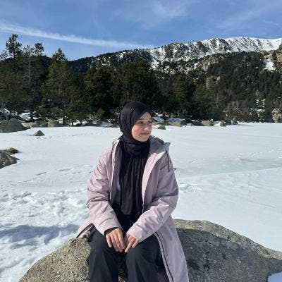 20-year-old girl looking for a room Main Photo