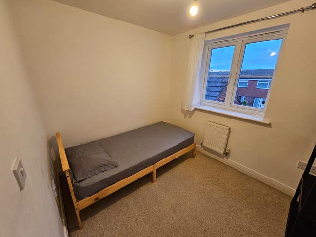 Spacious Room for rent in Aylesbury town Main Photo