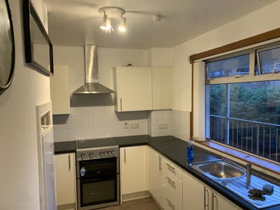 Master Bedroom In Heart Of Paisley!  Main Photo