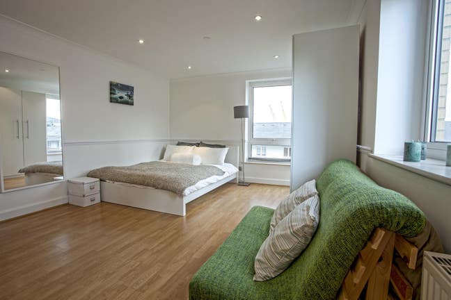 *Canary Wharf - Lovely 3 Bed Flat -September Let * Main Photo