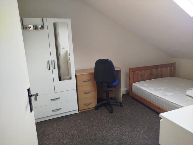 Spacious double room in a quiet street Main Photo