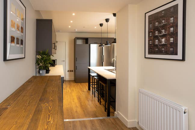 Rare Find: Boutique En-suite Room in Maidstone Main Photo