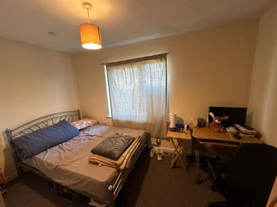 Furnished double room available to rent asap. Main Photo