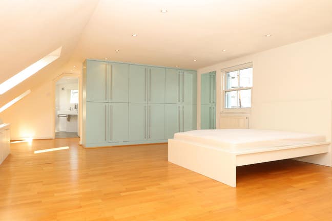 Stop Scrolling! Your Dream Flat Share Awaits!  Main Photo