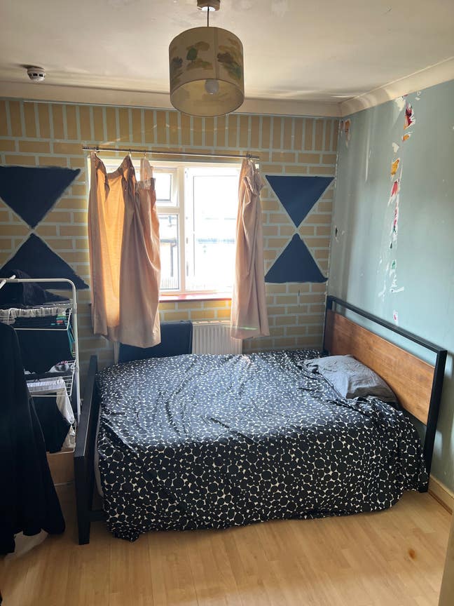 Double room in quiet clean and tidy house Main Photo