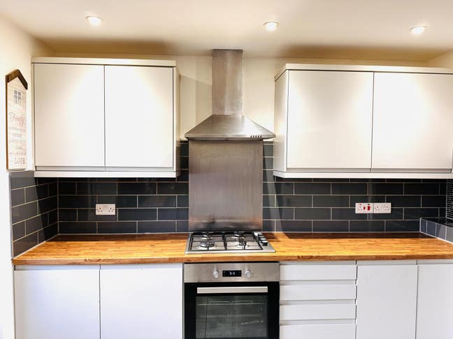 Single room with private bathroom available  Main Photo