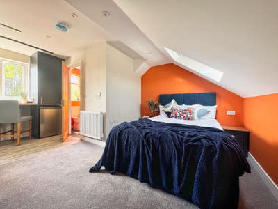Studio-Style Room, En-Suite & Bills Inc. ✨ Main Photo