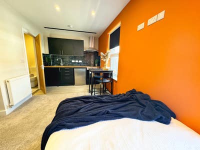 Studio Room, En-Suite & Kitchenette, Bills Inc. Main Photo