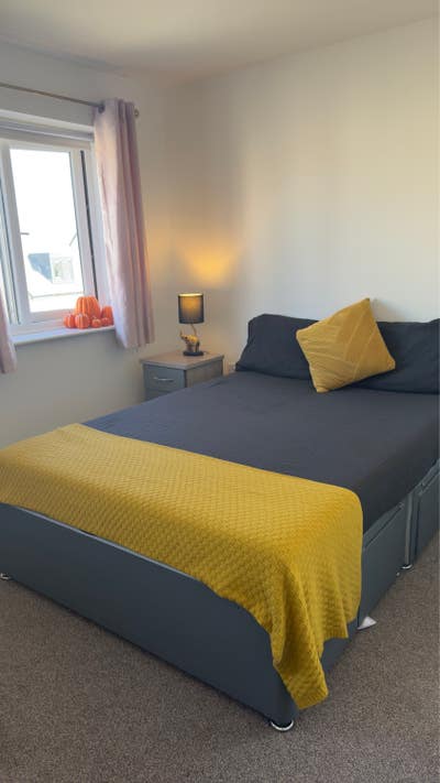 En-suite Room is available in a brand new house Main Photo