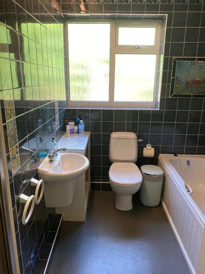 Spacious Double Room with Private WC in Uxbridge Main Photo