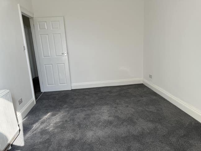 Decent Size 1 bed flat Main Photo