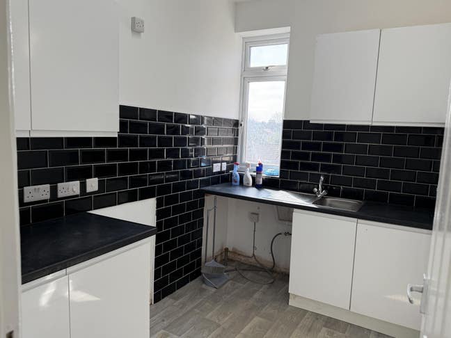 Decent Size 1 bed flat Main Photo