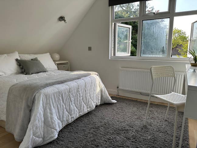 Near beach/station, 20 min walk to town Bills Inc Main Photo