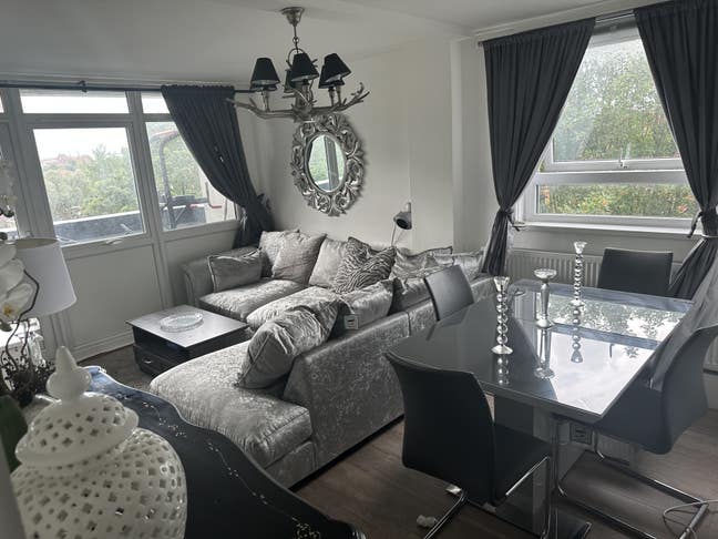 Superb spacious room near city centre Main Photo