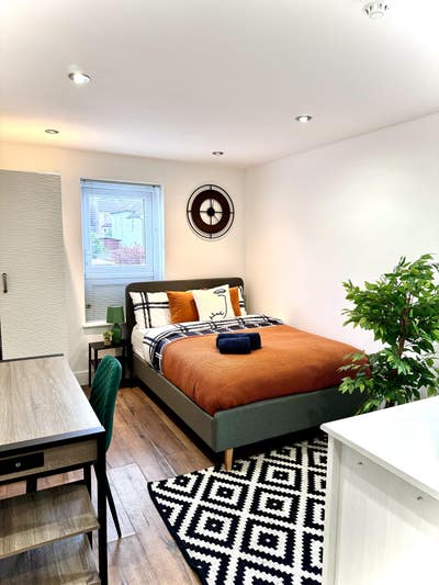Double en suite room to rent for a single person Main Photo