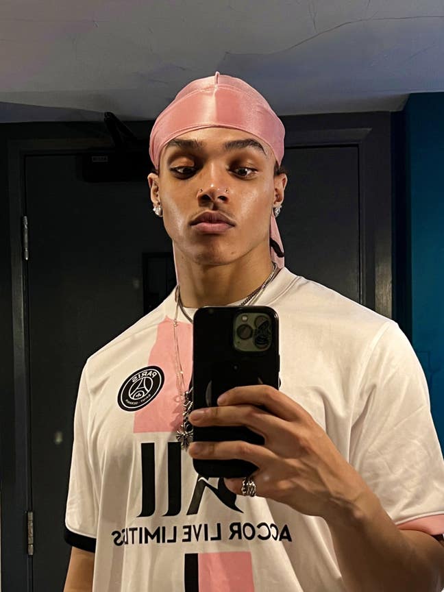 Chilled creative 27 y/o looking for a homely spot! Main Photo