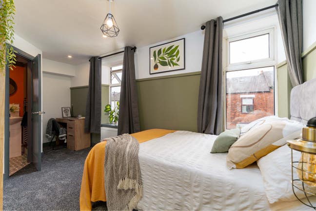 Elegant En-Suite Rooms  - Bills Included! Main Photo