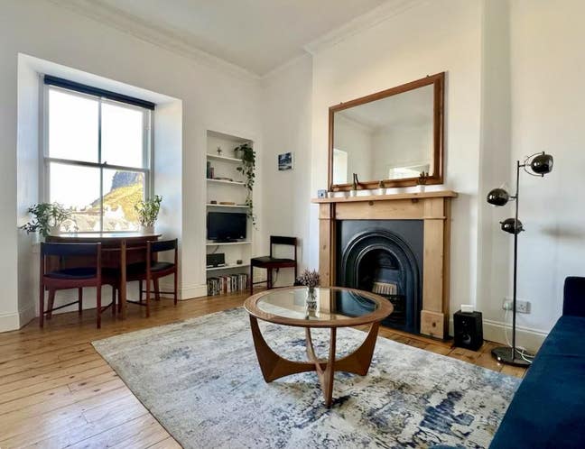 Central warm & quiet flat near Edinburgh Uni Main Photo