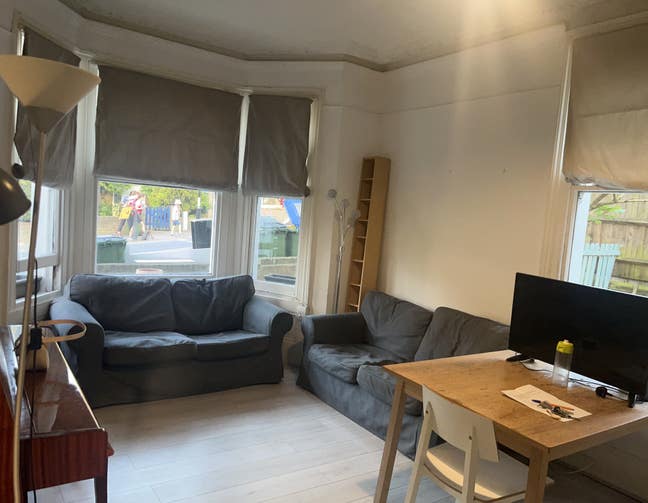 One or Two bedroom flat -Short distance to station Main Photo