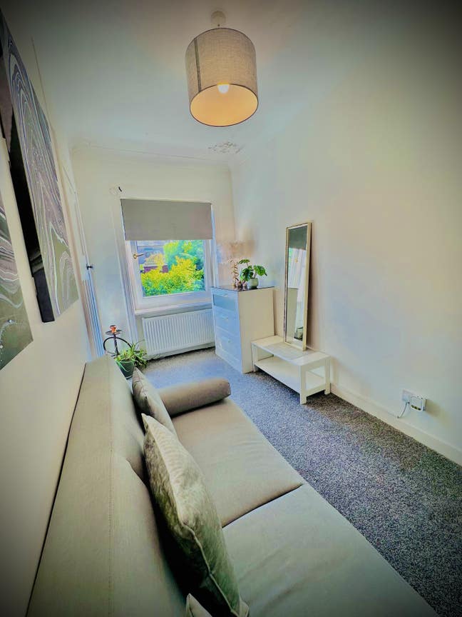 Single  room (females preferred)
 Main Photo