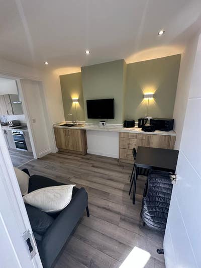 Modern IP1 House Share – Driveway parking included Main Photo