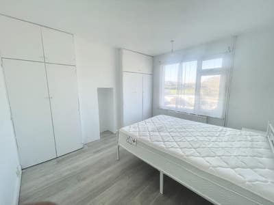 **Double Room in a Newly Refurbished Home** Main Photo