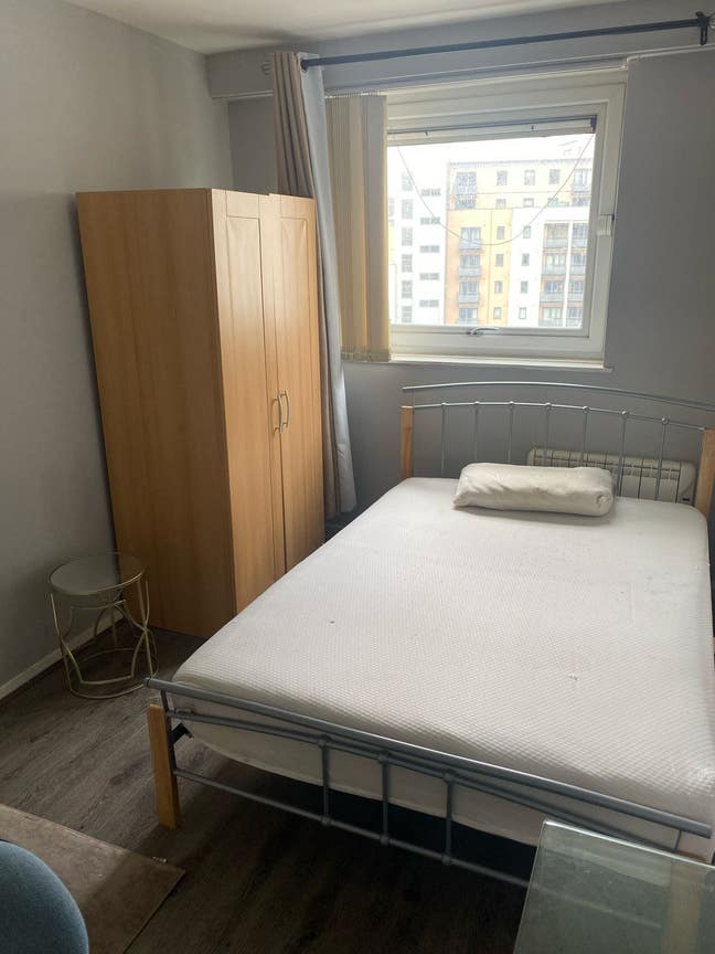 Room Available in a 3 bedroom Apartment Main Photo