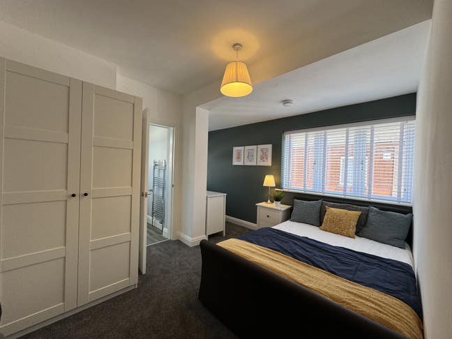 Double Bedroom W/ En-Suite! Main Photo
