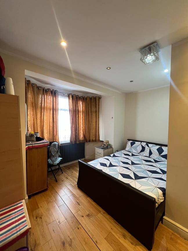 XL Double Bed, Ensuite, studio Couple ILFORD Main Photo