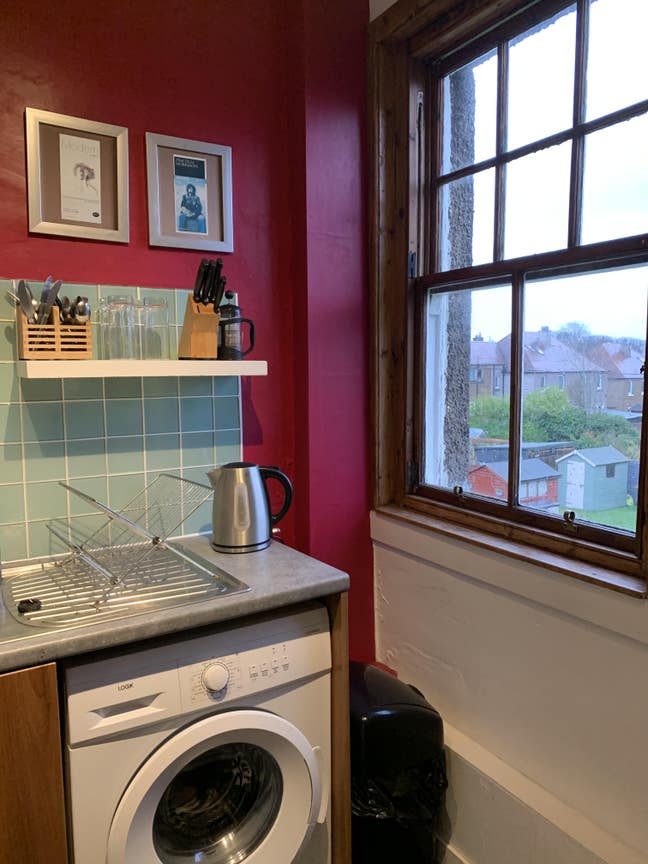 Double bedroom + exclusive use home office. Main Photo