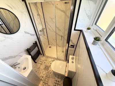 🏡 Large Double En-Suite Grampian Way Main Photo