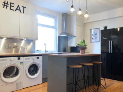 Stylish City Centre Ensuite (DE1) Main Photo
