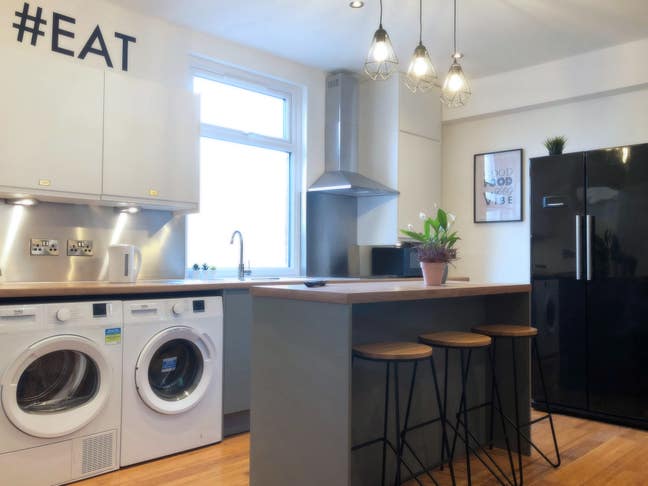 Stylish City Centre Ensuite (DE1) Main Photo