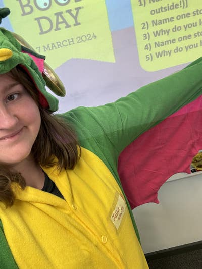 27-year old teacher seeking room Main Photo