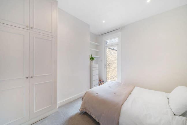 Mon-Fri only — Clapham South/Balham Main Photo