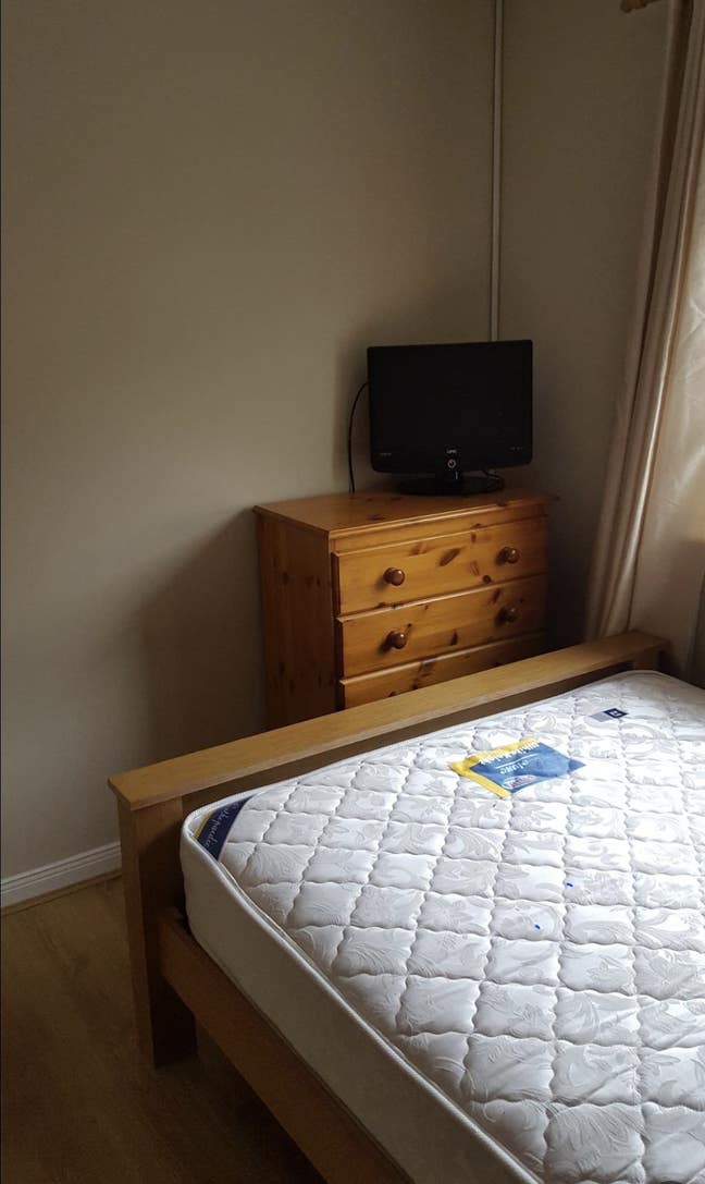 Large Double Room Available - Excellent Location Main Photo