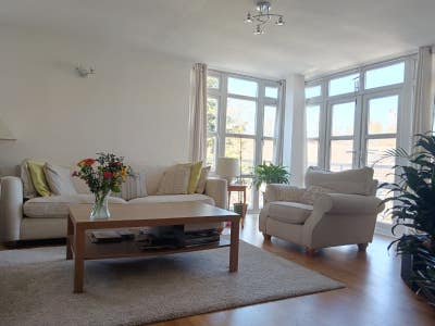 Large 2 Bed Flat Near Canada Water Tube Main Photo