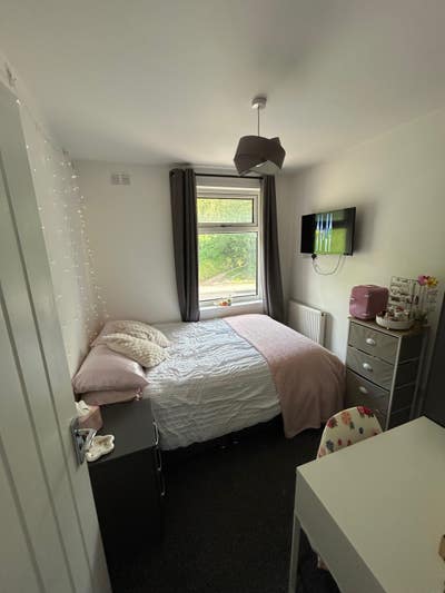 Cosy double room with own bathroom💕 Main Photo