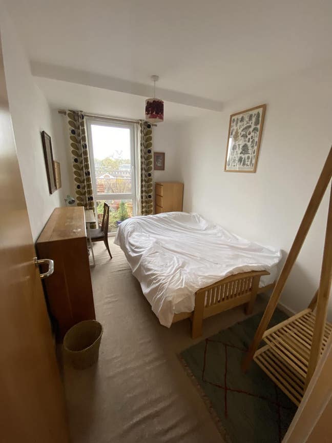 Light room, E2,  available beginning of October  Main Photo
